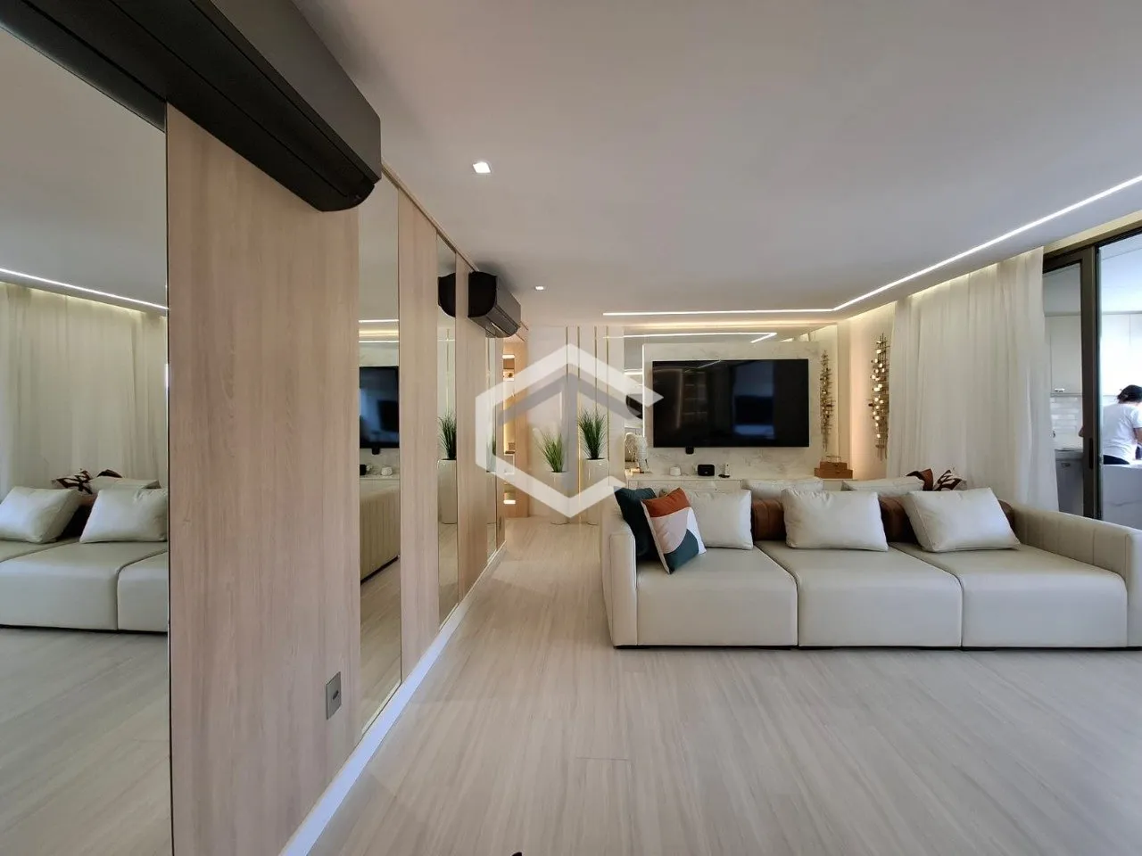 217 m² apartment with a mountain view and a private pool — photo 25