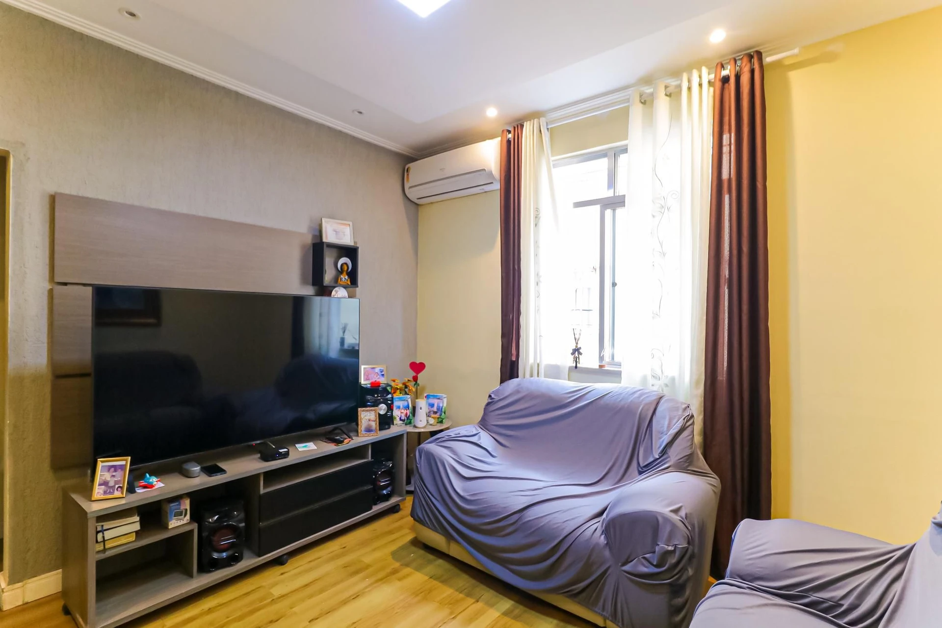2-bedroom apartment with a washing machine