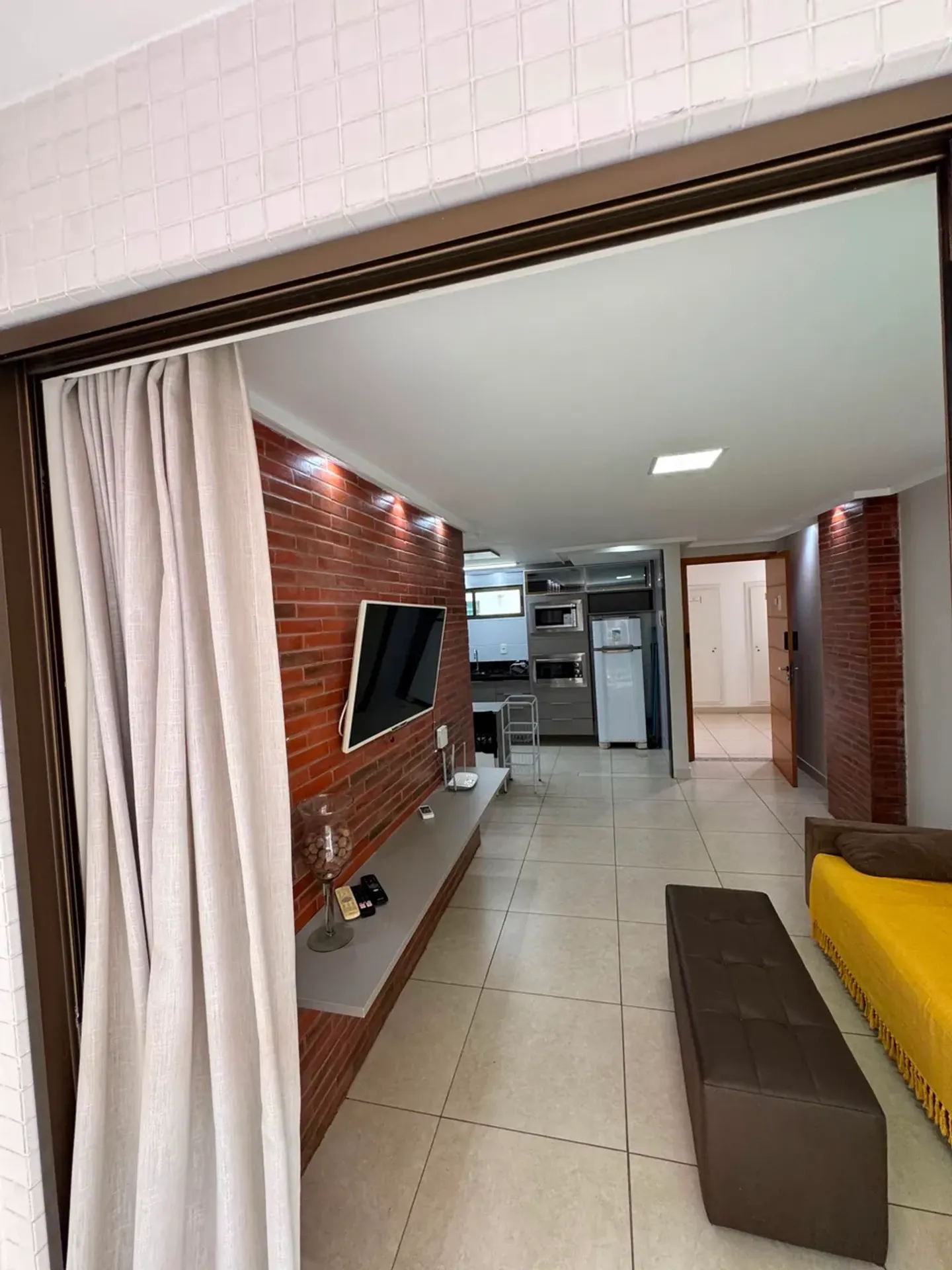 Мебльована квартира 62 м² з 2 спальнями та приватним садом