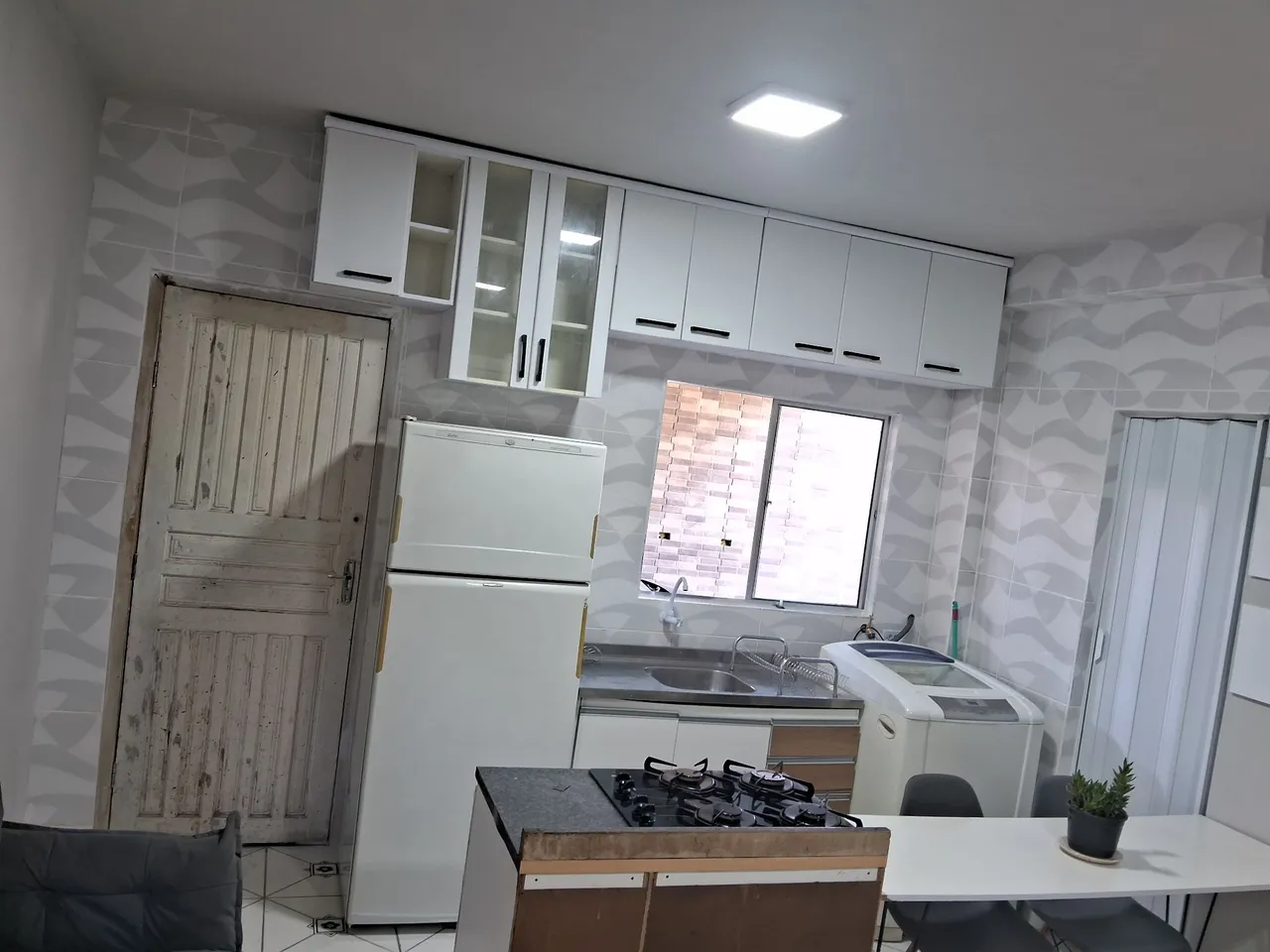 Furnished studio with 1 bedroom and 1 bathroom — photo 3