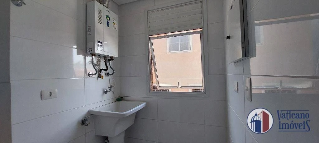 Wood or laminate floors in a 2-bedroom apartment, 55 m² — photo 8