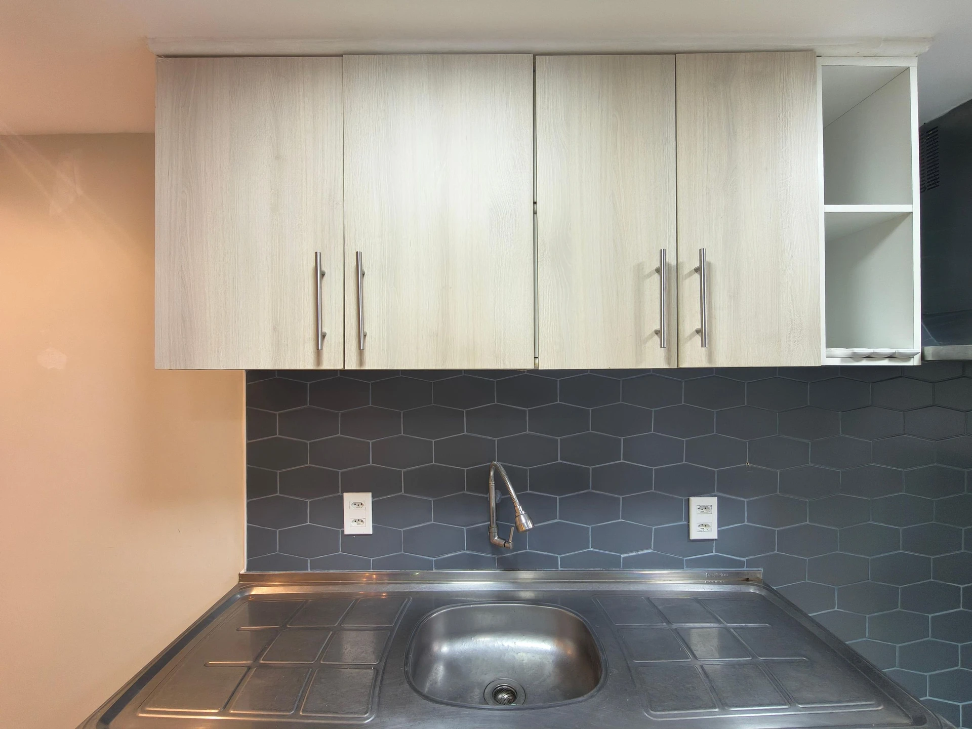 Unfurnished 2-bedroom apartment with a closed kitchen — photo 20