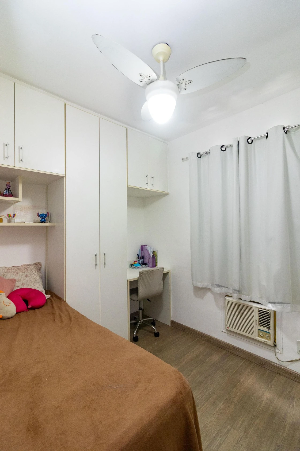 Furnished 2-bedroom apartment with balcony — photo 9