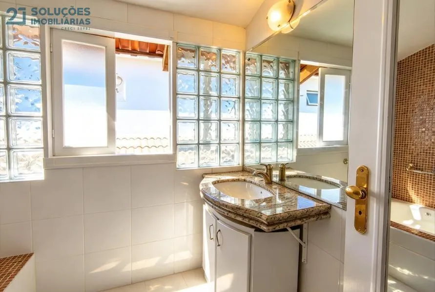 Casa de 4 quartos com janelas do piso ao teto, Jurerê — photo 15