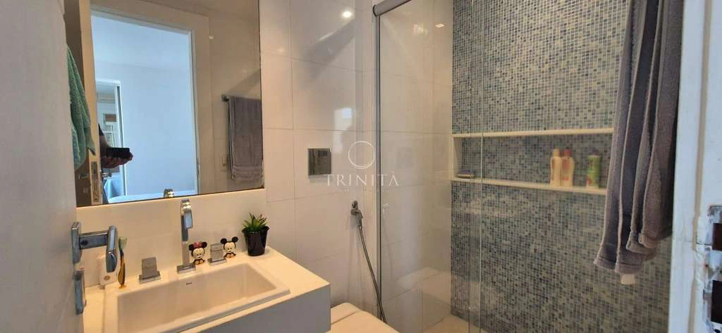 Furnished apartment with 4 en-suite bedrooms and balcony — photo 3