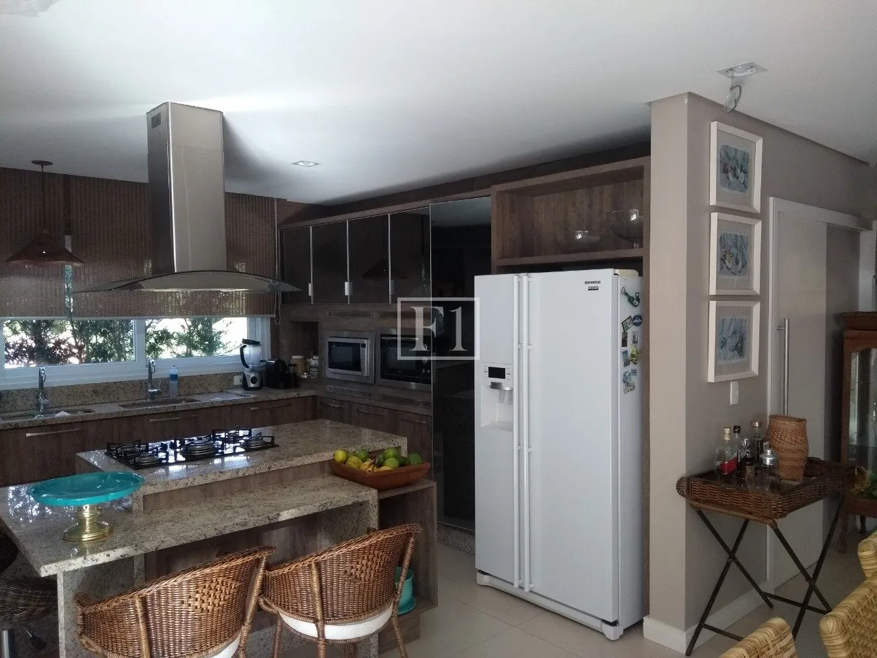 Furnished house, 450 m², with floor-to-ceiling windows — photo 17