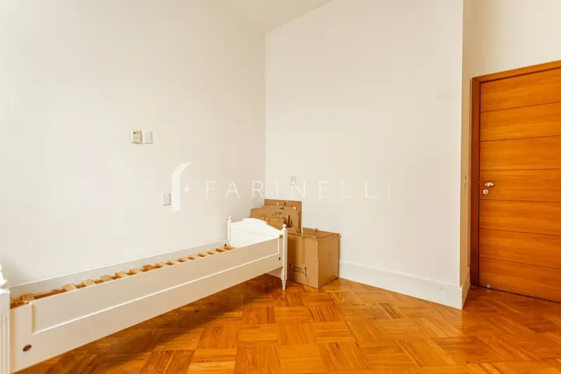 Apartamento de 4 quartos com janelas do chão ao teto — photo 20