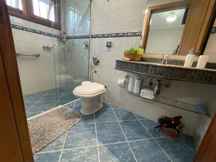 Ванна и 6 спален: дом 320 м² — photo 40