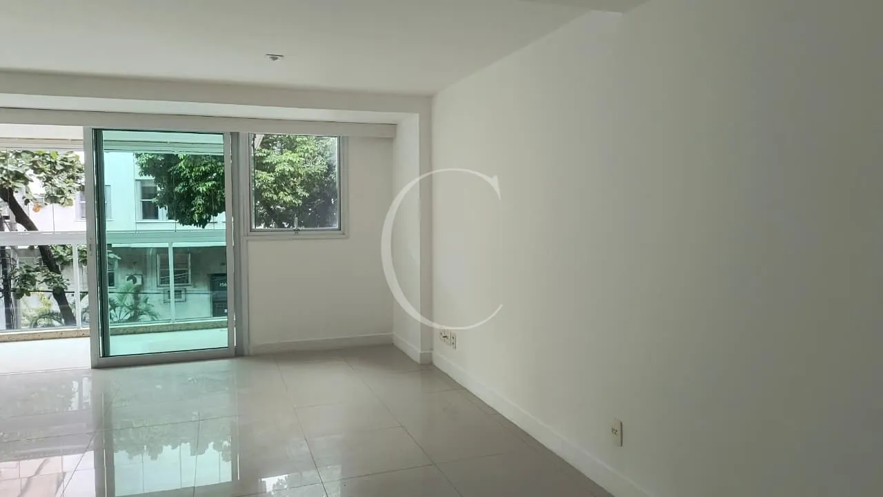 198 m² apartment with 4 bedrooms and enclosed balcony — photo 8