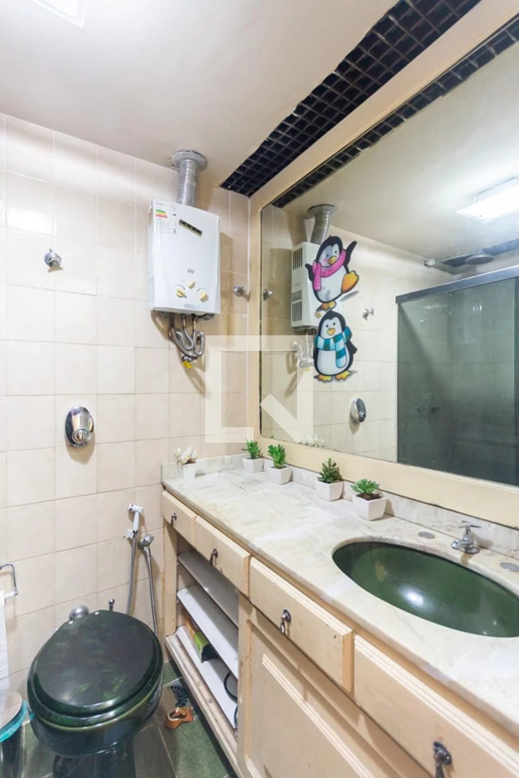 Furnished 3-bedroom apartment with suite and balcony — photo 7