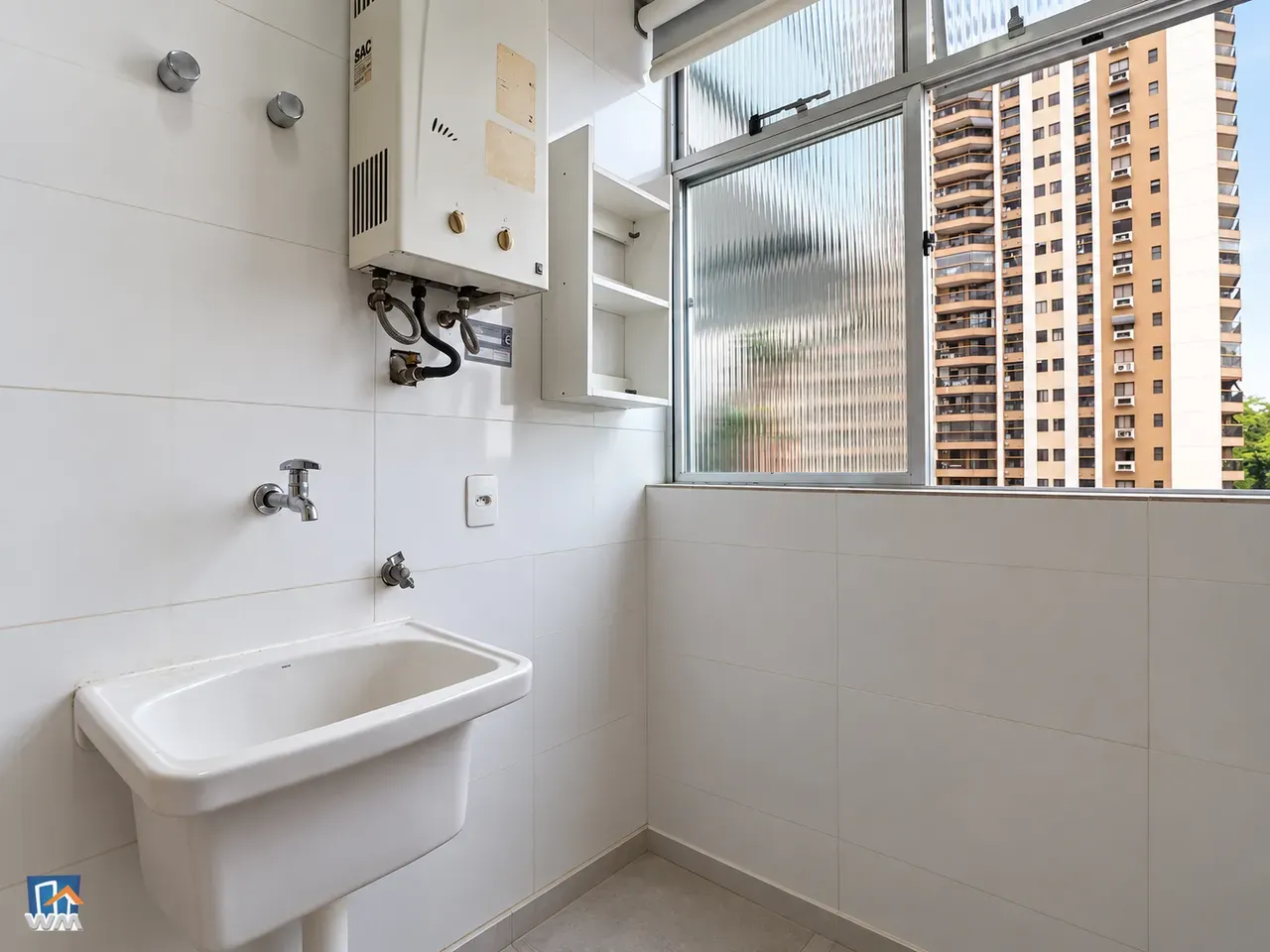 Glass-enclosed balcony in a 2-bedroom apartment, 88 m² — photo 26