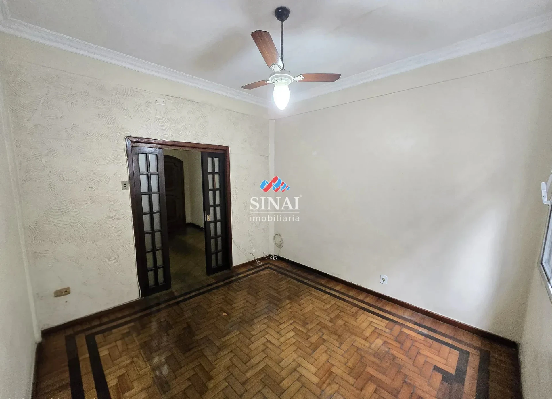2-bedroom apartment with wood or laminate floors — photo 10