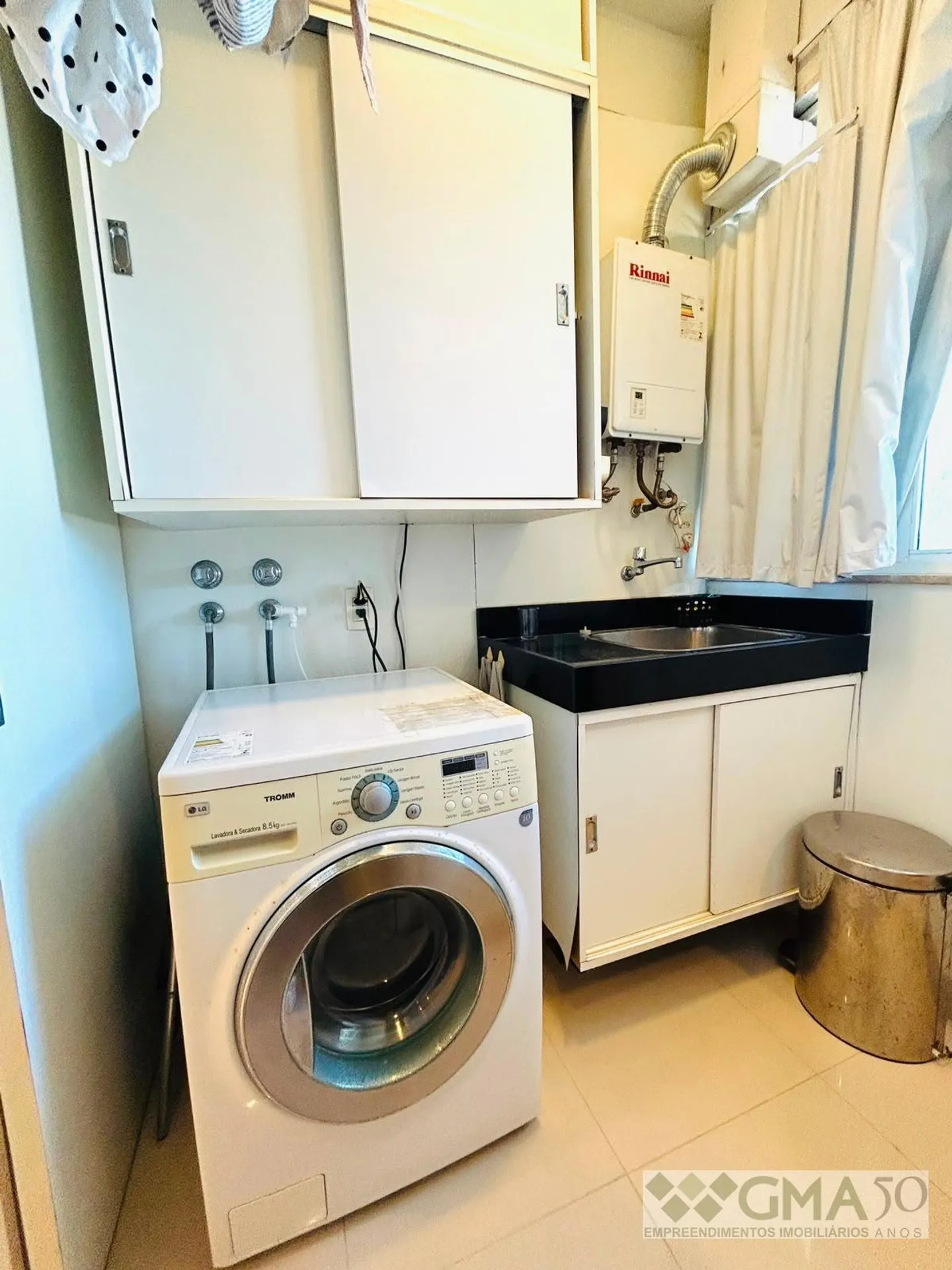 Furnished 1-bedroom apartment with open-plan kitchen — photo 30