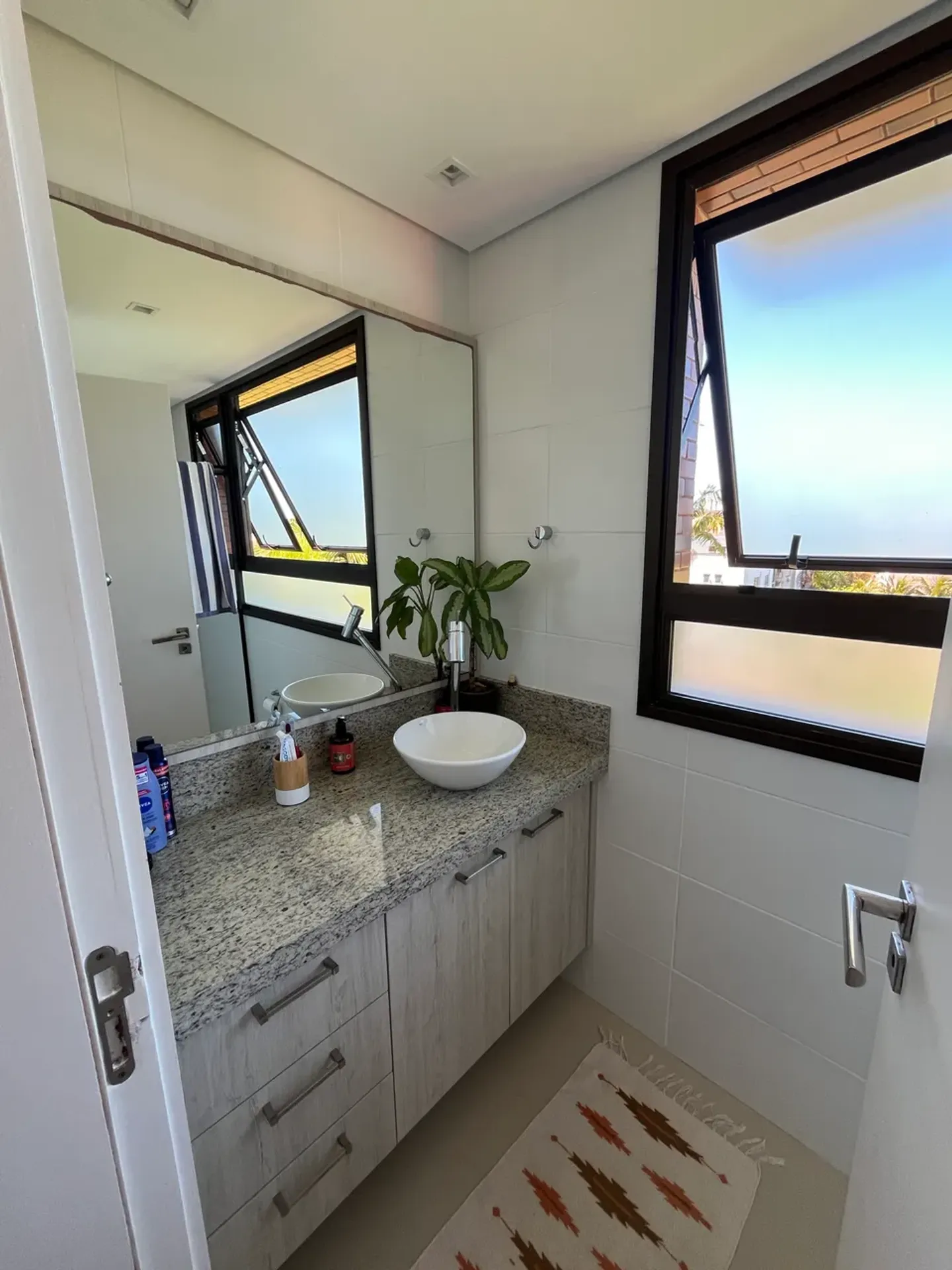 Мебльована квартира 86 м² з 2 спальнями-сюїтами — photo 17