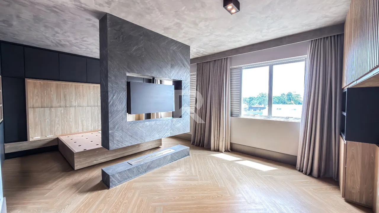 331 m² apartment with 2 parking spaces and 2 en-suites — photo 18