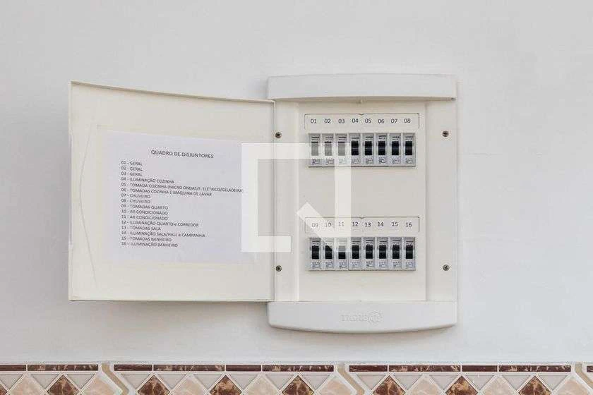 Apartamento de 1 quarto com box de vidro no banheiro — photo 5