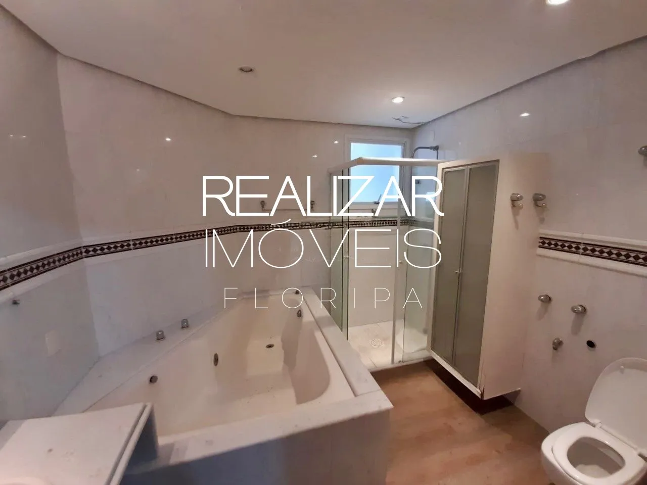 Apartment on the 2nd floor with a bathtub — photo 26