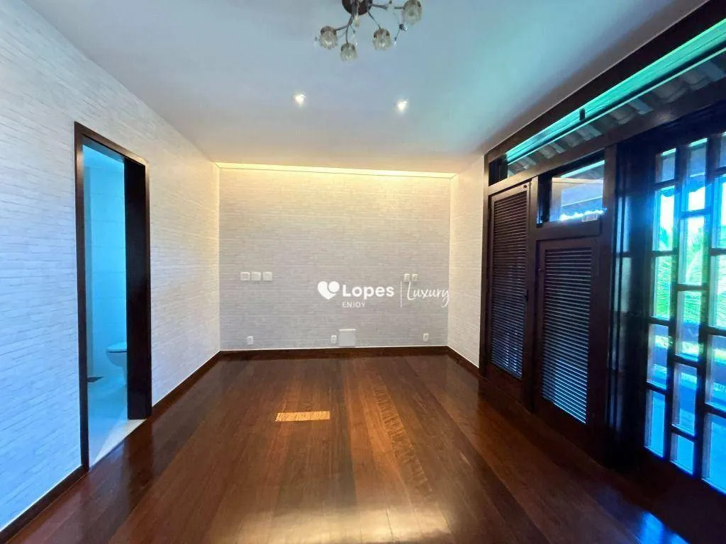 House with 5 en-suite bedrooms and an open gas kitchen — photo 39