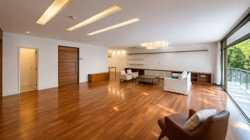 260 m² unfurnished apartment with balcony and 3 bedrooms