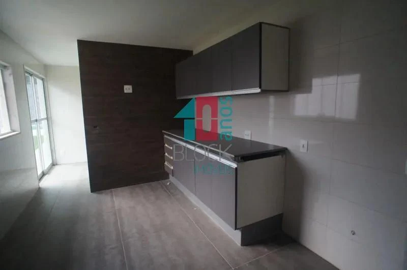 Ванна та 4 спальні: будинок 980 м² — photo 6