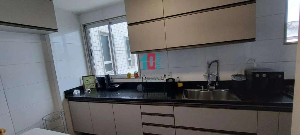 Furnished apartment with 3 en-suite bedrooms and 2 spots — photo 4