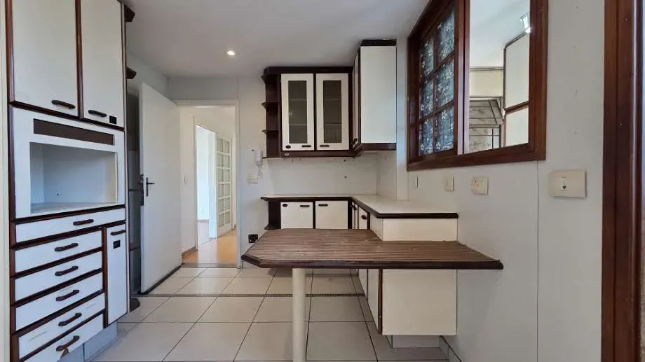 190 m² apartment with 4 bedrooms and 4 bathrooms — photo 31