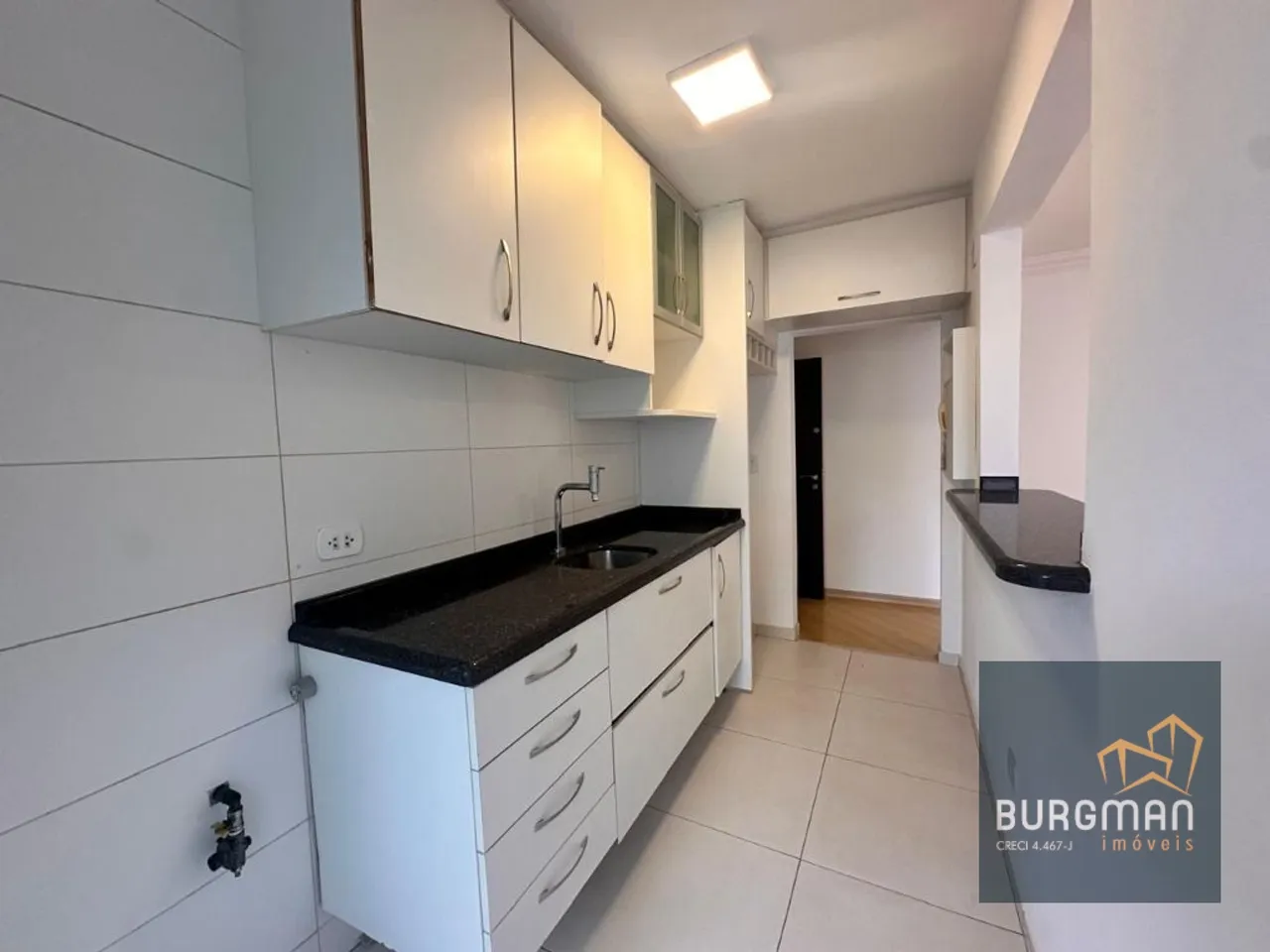 2-bedroom apartment with 1 bathroom and an open-plan kitchen — photo 6