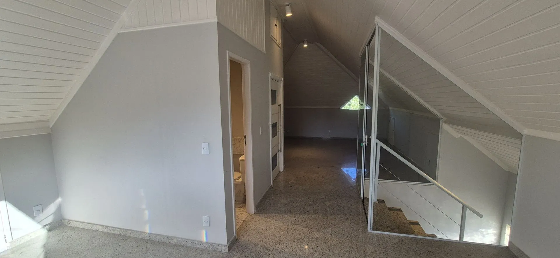 Furnished house, 469 m², with floor-to-ceiling windows — photo 28