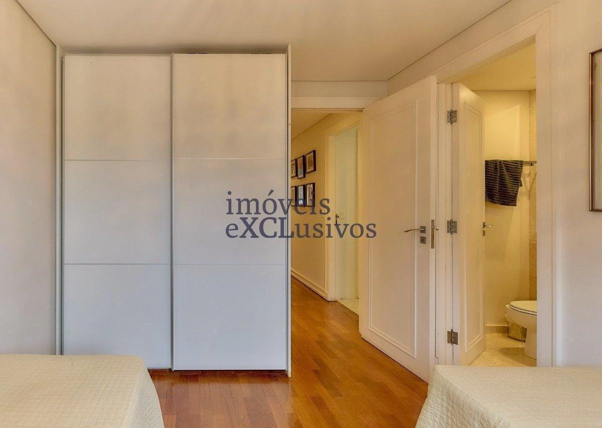 Furnished 240 m² apartment with 3 en-suites — photo 47