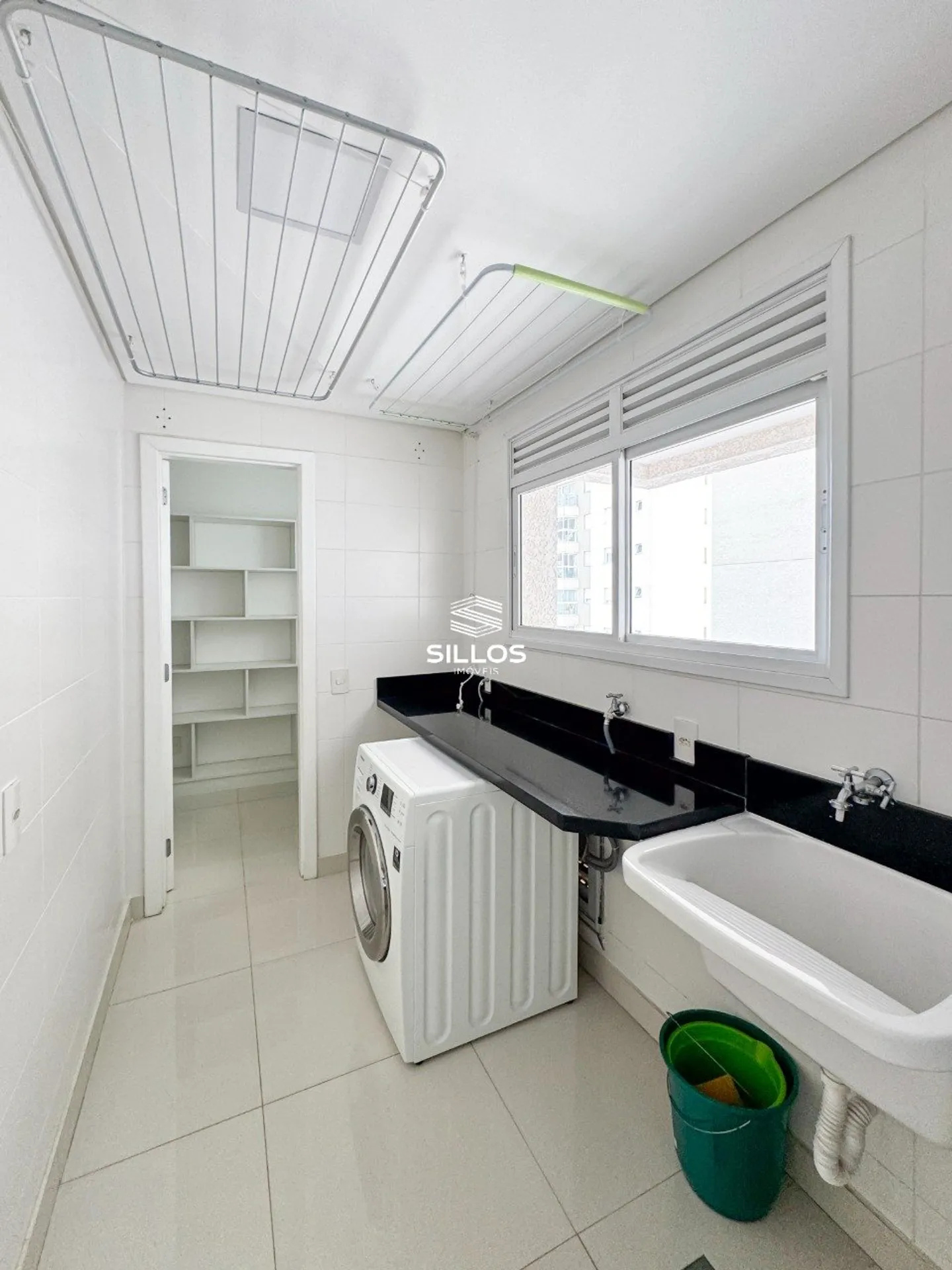 3-bedroom apartment with a bathtub in Curitiba — photo 10