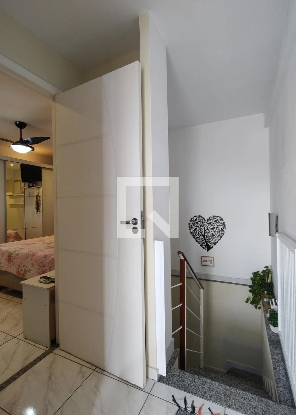 Glass-enclosed balcony in a 3-bedroom apartment, 155 m² — photo 56
