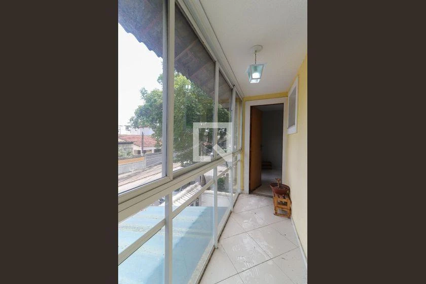 Balcony with a grill in a 2-bedroom house, 125 m² — photo 40