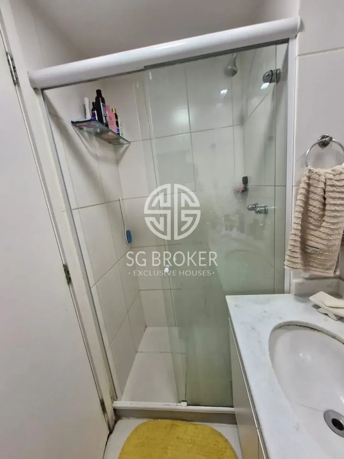 Glass-enclosed balcony in a 3-bedroom apartment, 91 m² — photo 30