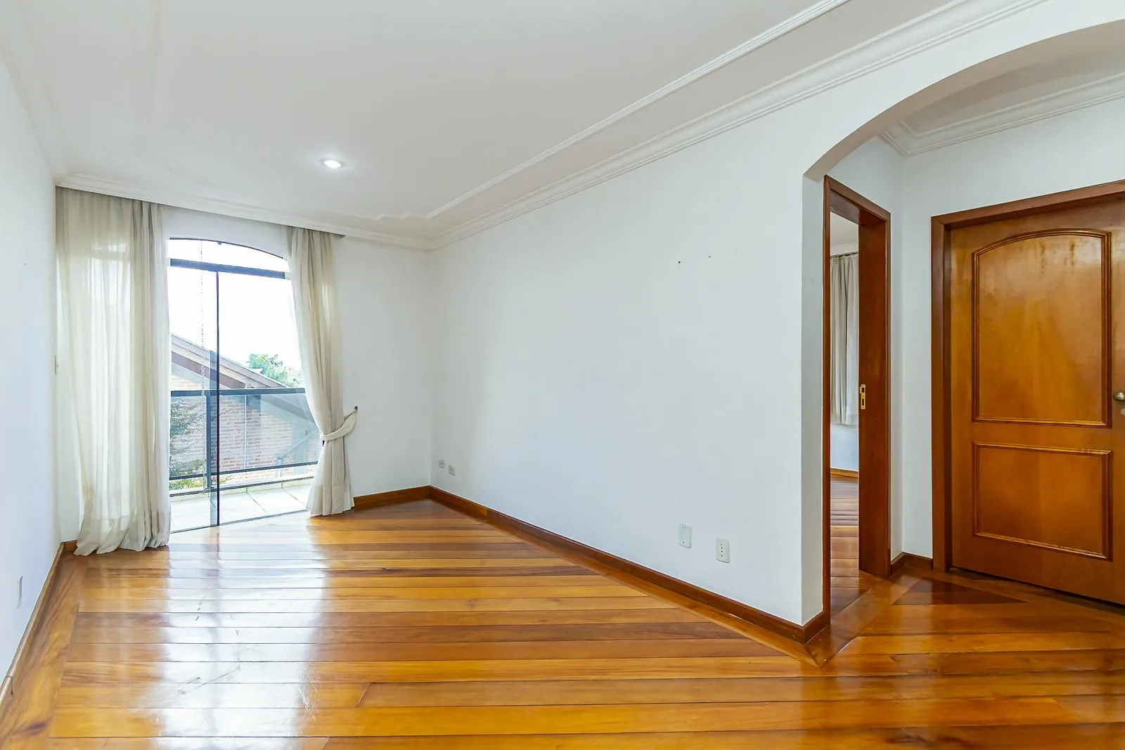 3-bedroom house with a separate kitchen and gas stove — photo 16