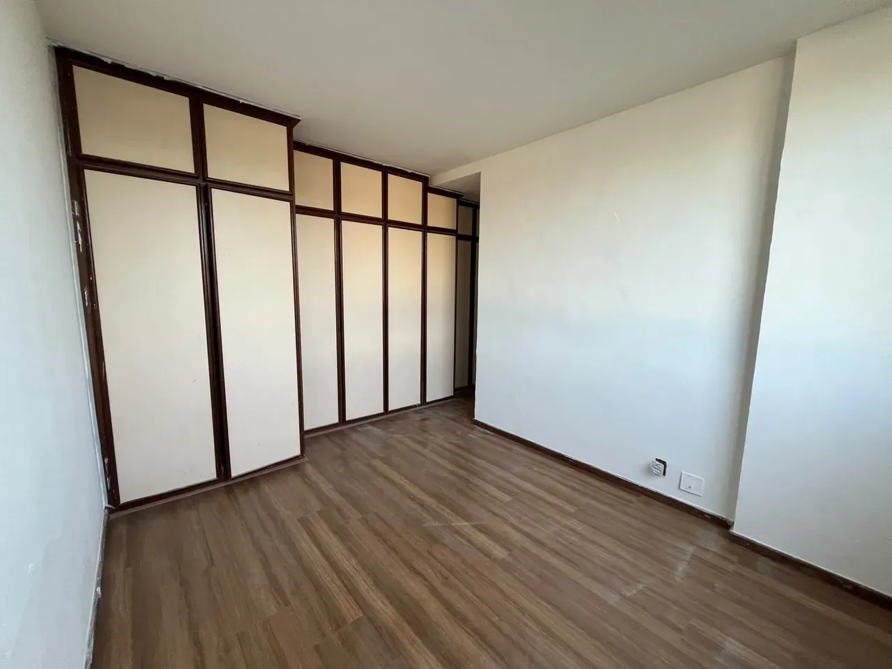 Apartment on the 10th floor with wood or laminate floors — photo 6
