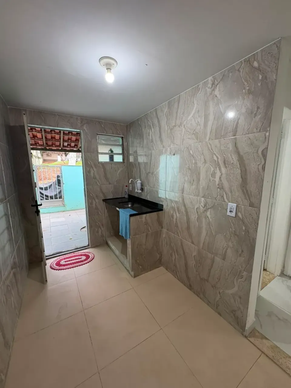 Casa com 2 dormitórios e 1 banheiro com 1 vaga