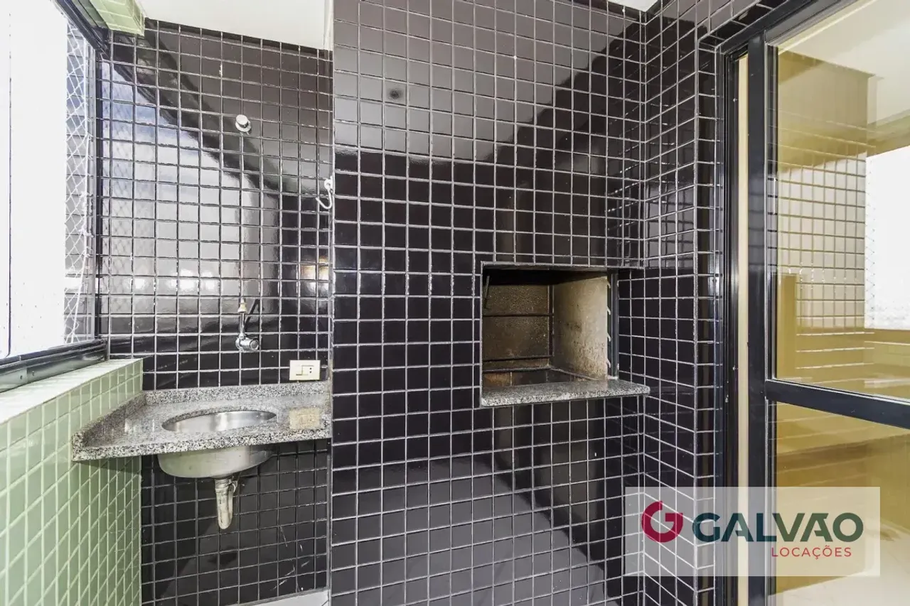 Balcony with a grill in a 3-bedroom apartment, 87 m² — photo 5