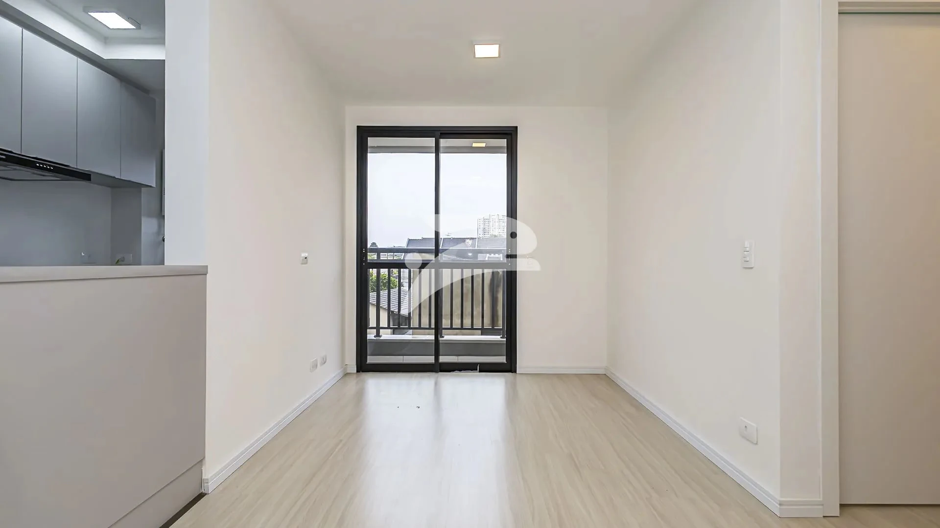 Furnished 2-bedroom apartment with 1 bathroom — photo 11