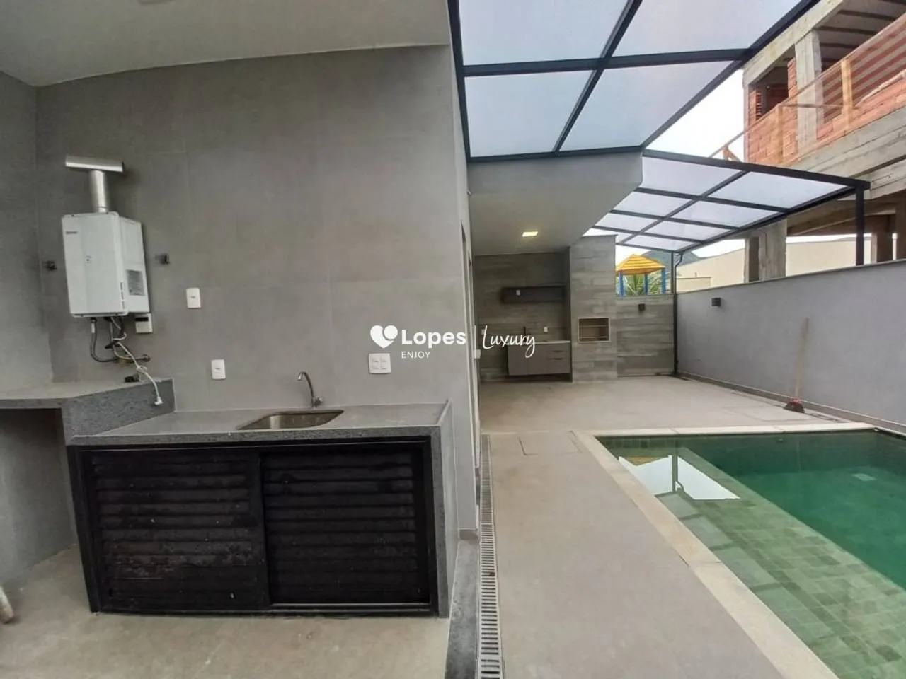 Unfurnished 4-bedroom house with 5 bathrooms and 329 m² — photo 18