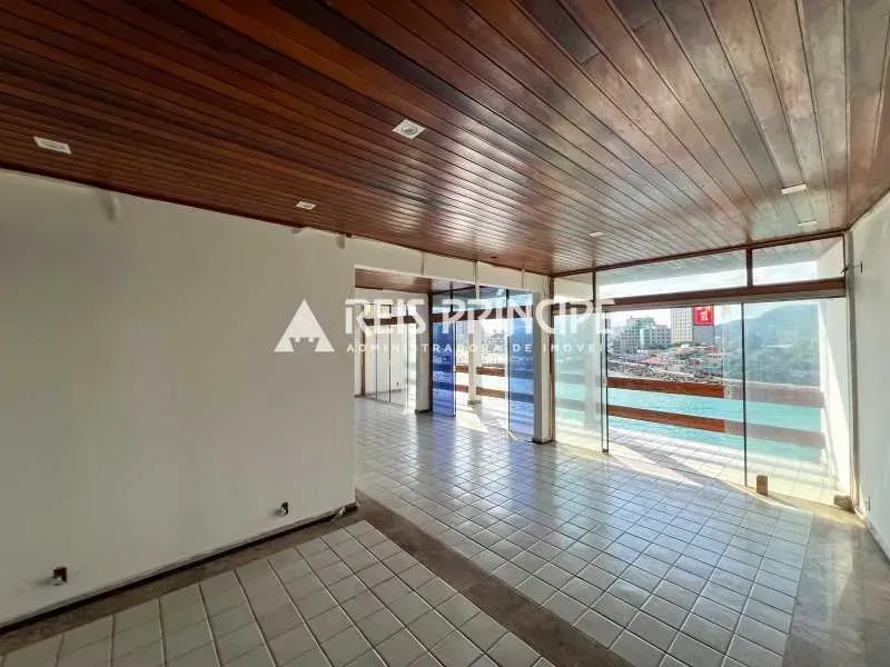 3-bedroom apartment with an enclosed glass balcony — photo 7