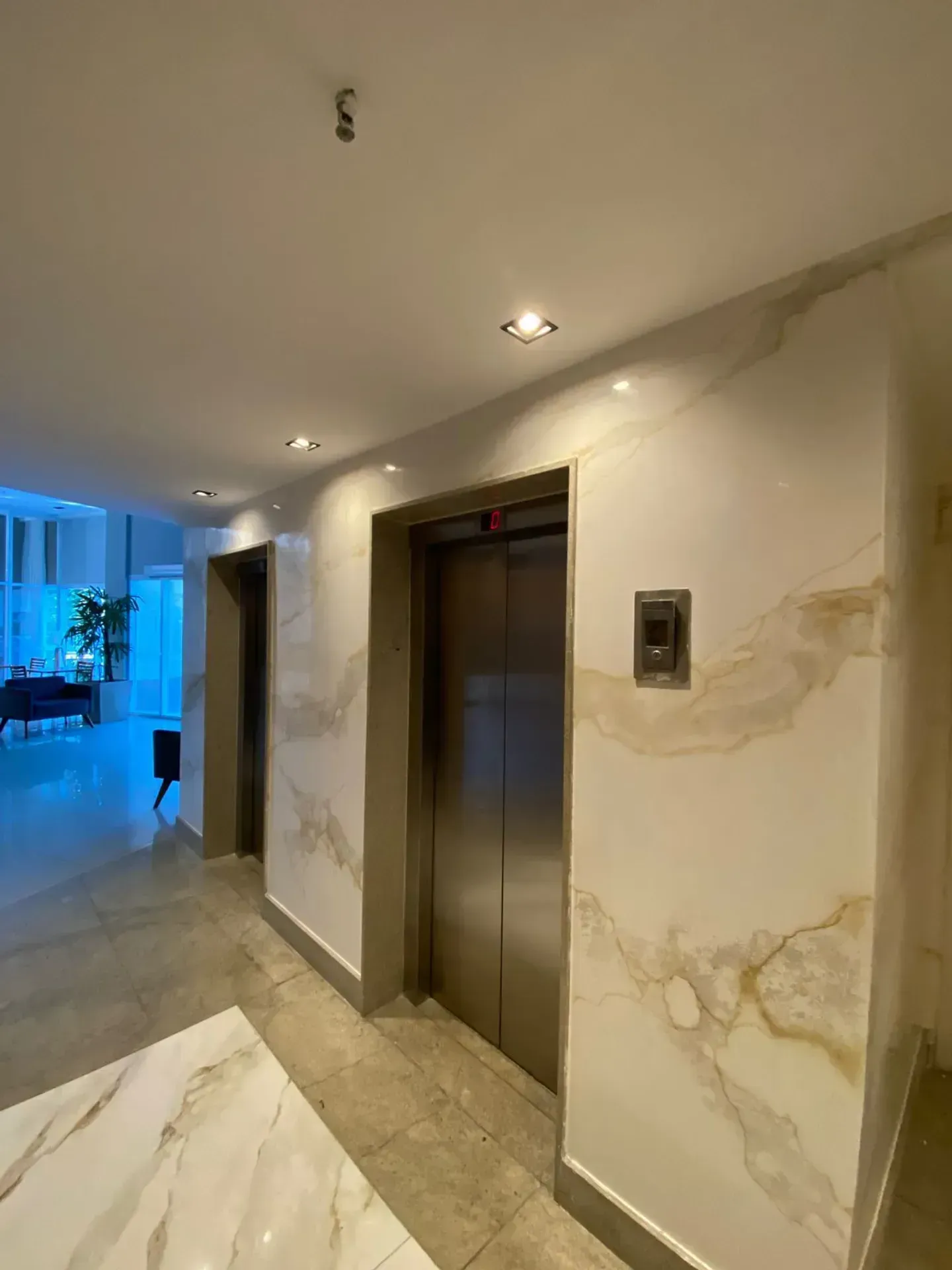 Apartamento com 2 quartos e varanda fechada de vidro — photo 5