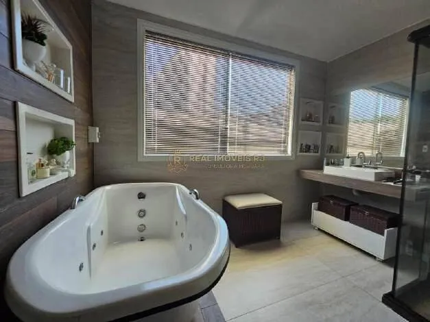 Furnished 600 m² house with 4 bedrooms and 5 bathrooms — photo 14