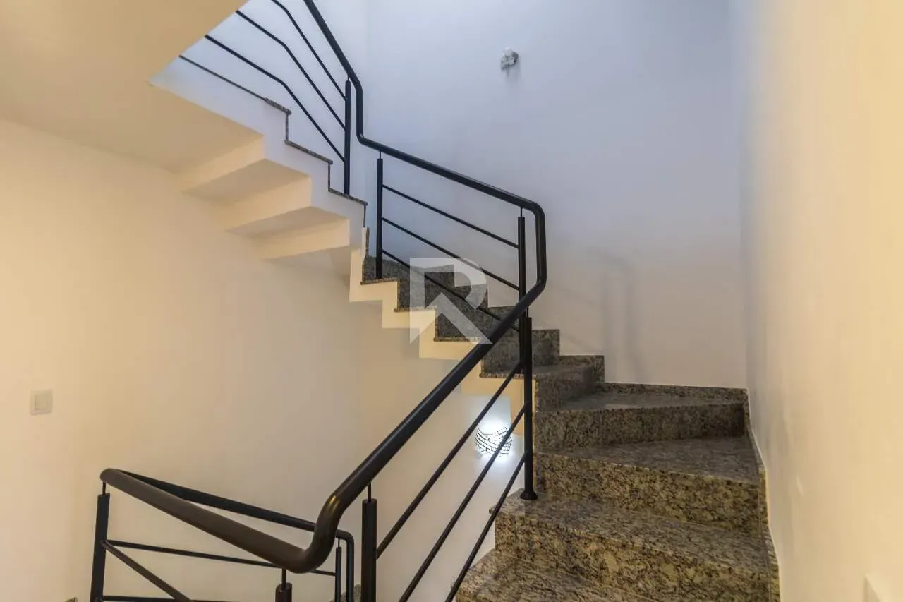 House with 5 bedrooms and 3 parking spaces — photo 27