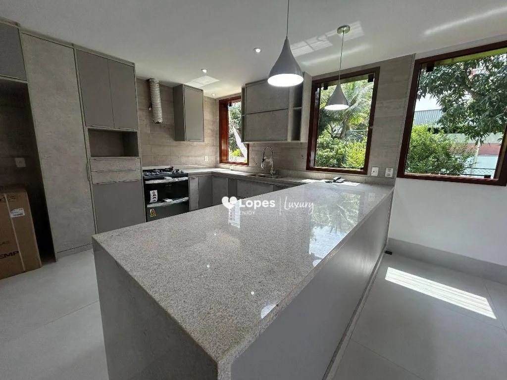 House with 5 en-suite bedrooms and an open gas kitchen — photo 7