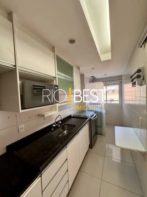 2-bedroom apartment with a glass-enclosed balcony — photo 9