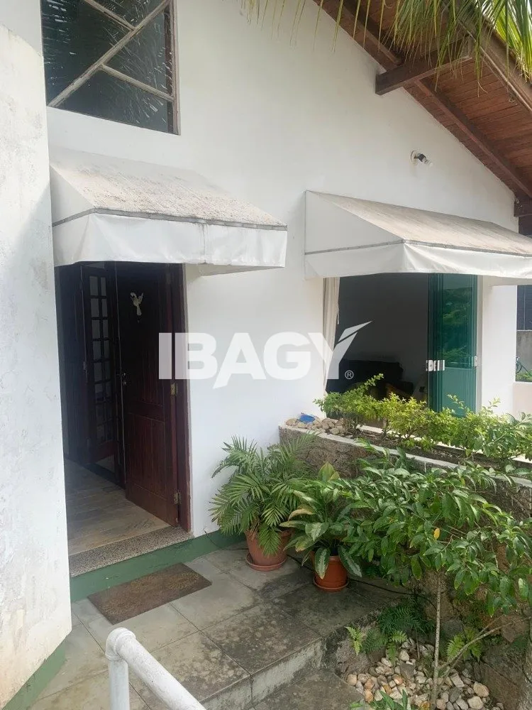 House with 4 bedrooms and 380 m², 2 parking spots — photo 31