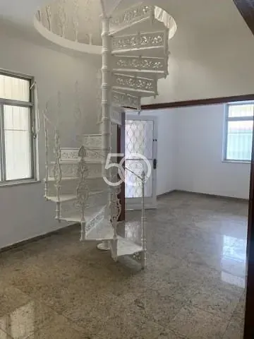 Casa com 5 quartos e cozinha fechada — photo 3