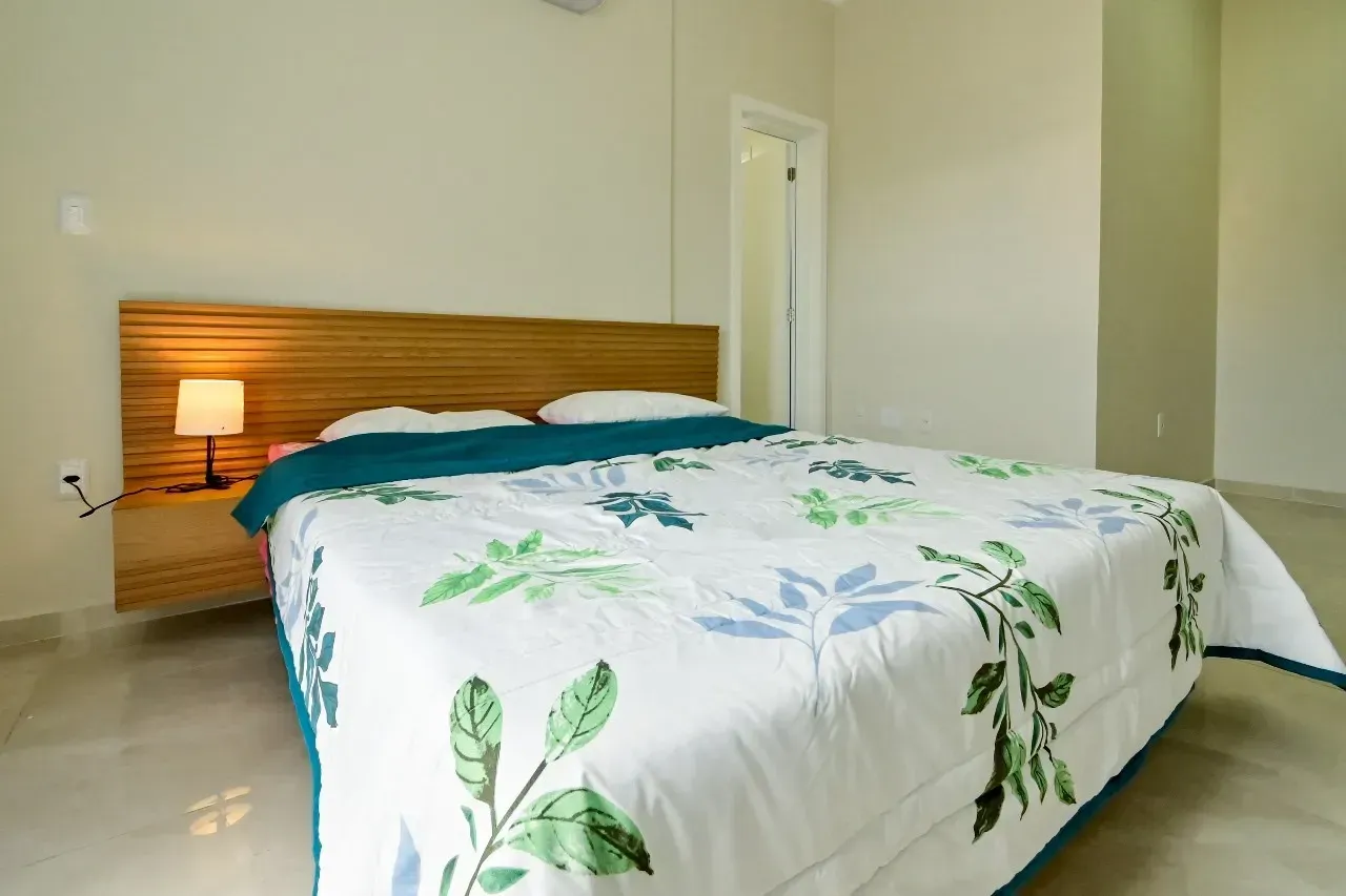 Furnished 1-bedroom apartment with 3 bathrooms — photo 3