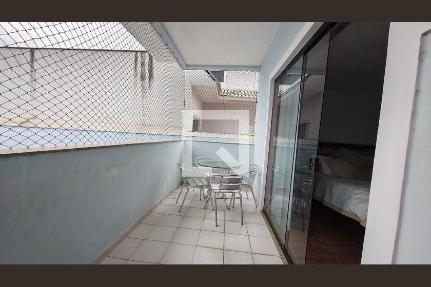 290 m² house with a bathtub and a walk-in closet — photo 22
