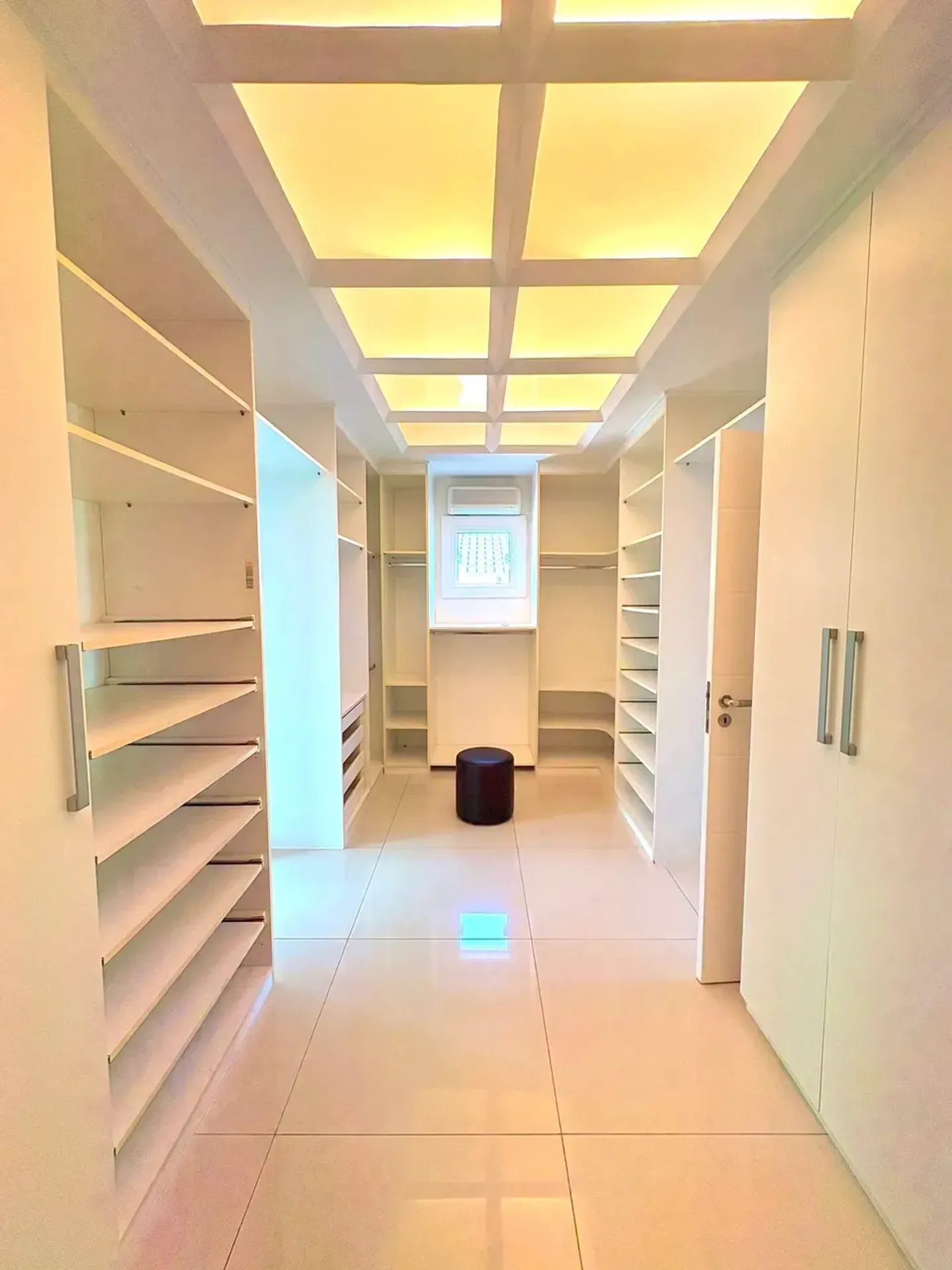 Furnished house with 6 en-suite bedrooms and 9 baths — photo 25